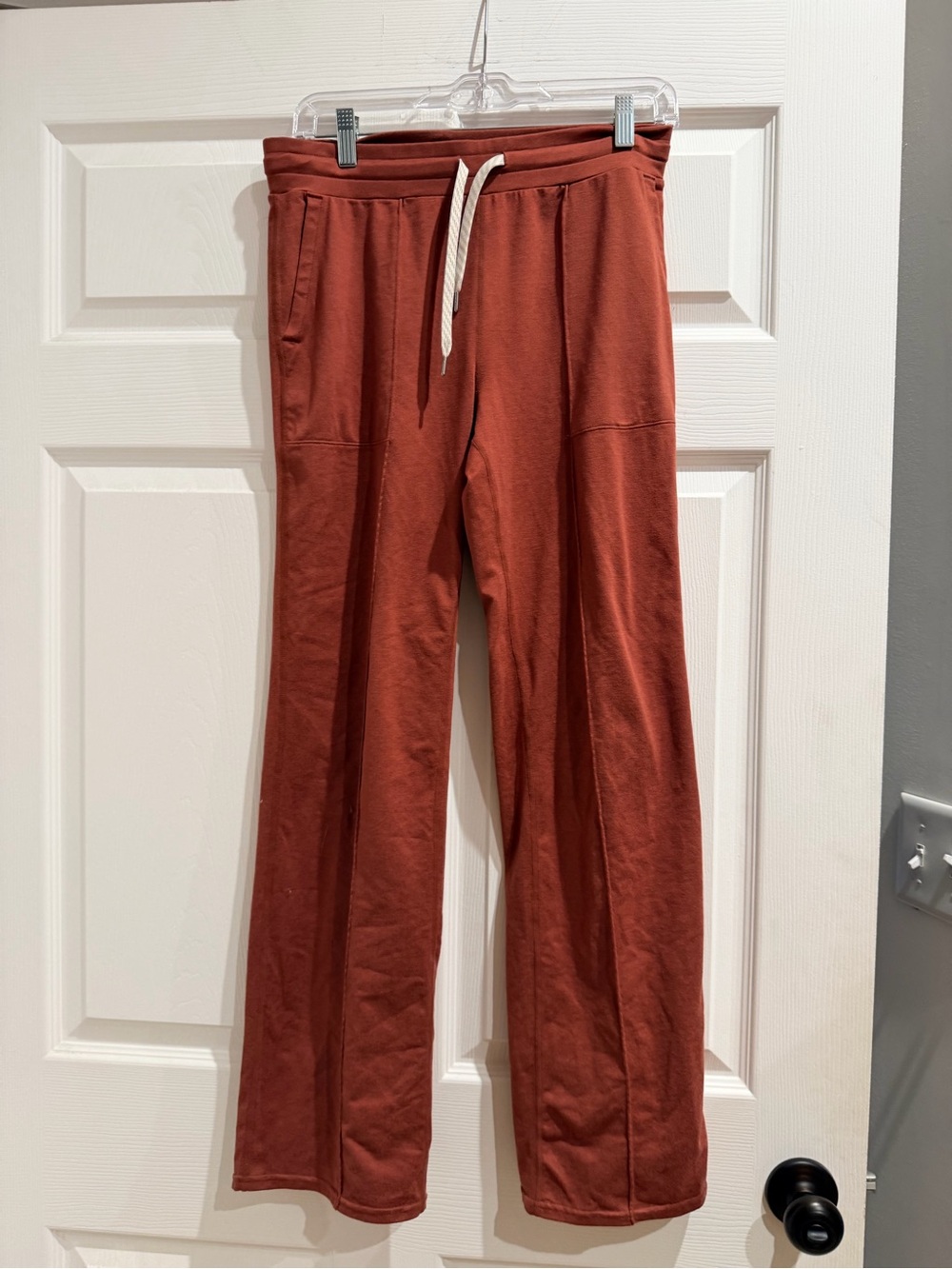 Vuori straight leg jogger